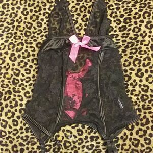 🤠New Lace Halter by Shirley of Hollywood